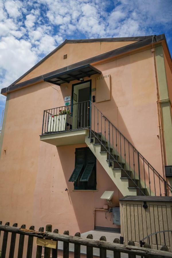 Cinque Terre Coast To Coast Hotel Riomaggiore Bagian luar foto