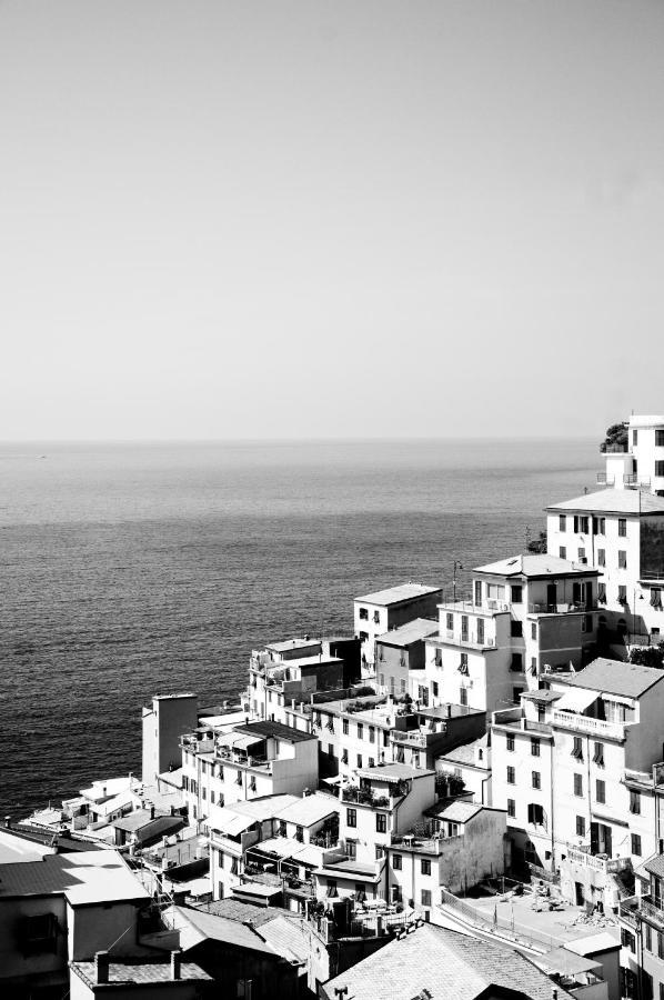 Cinque Terre Coast To Coast Hotel Riomaggiore Bagian luar foto